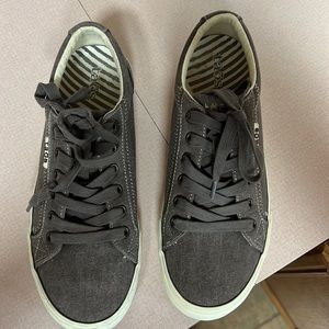 Taos women sneakers